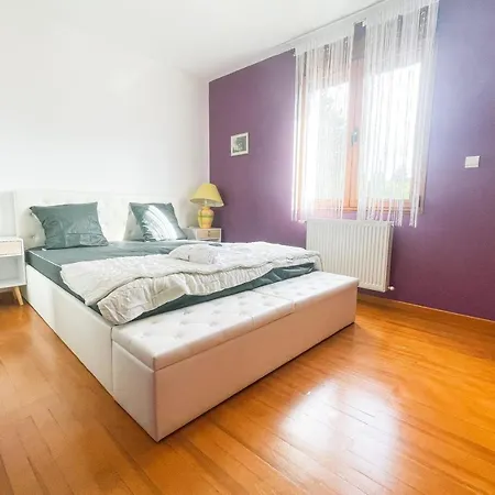 #fw The House Of Sunny Gardens Holiday home