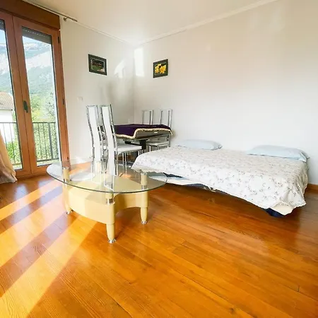 #fw The House Of Sunny Gardens Holiday home