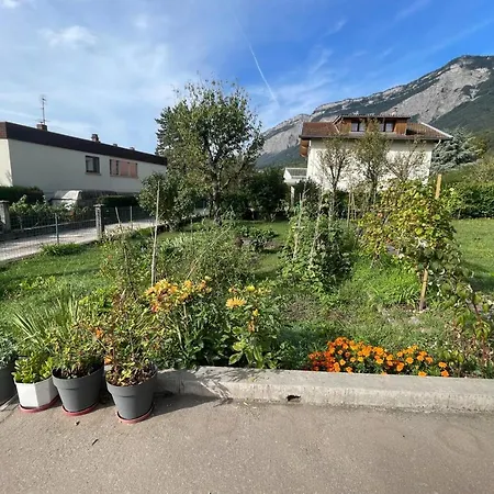 #fw The House Of Sunny Gardens Holiday home *